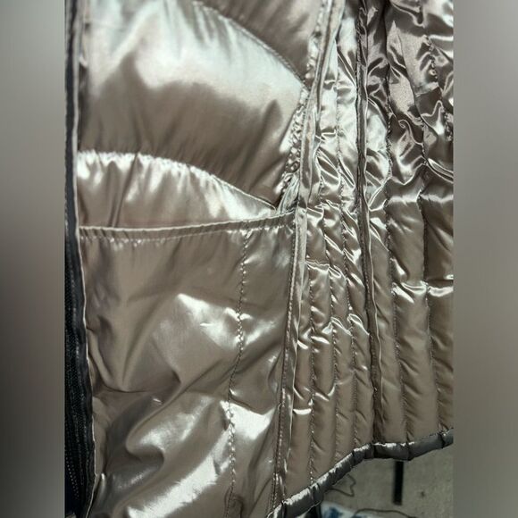 Andrew Marc packable lightweight gray hooded puffer jacket with bag EUC - Picture 5 of 12